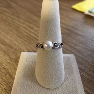 Vantel Pearls silver ring with White pearl